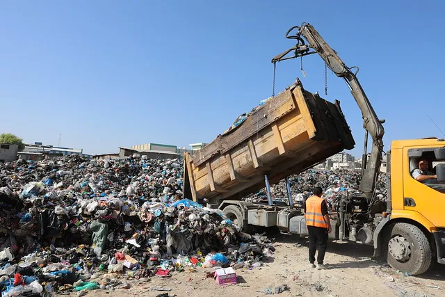جمع نفايات مدينة  غزة